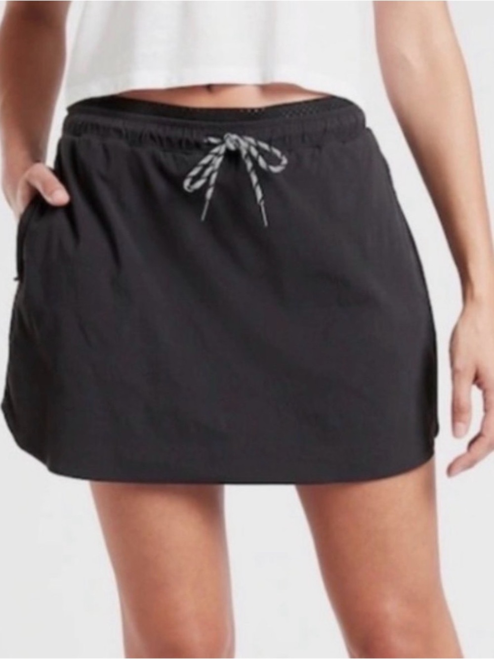 Women’s Athleta Black Crest Skort size 4. EUC